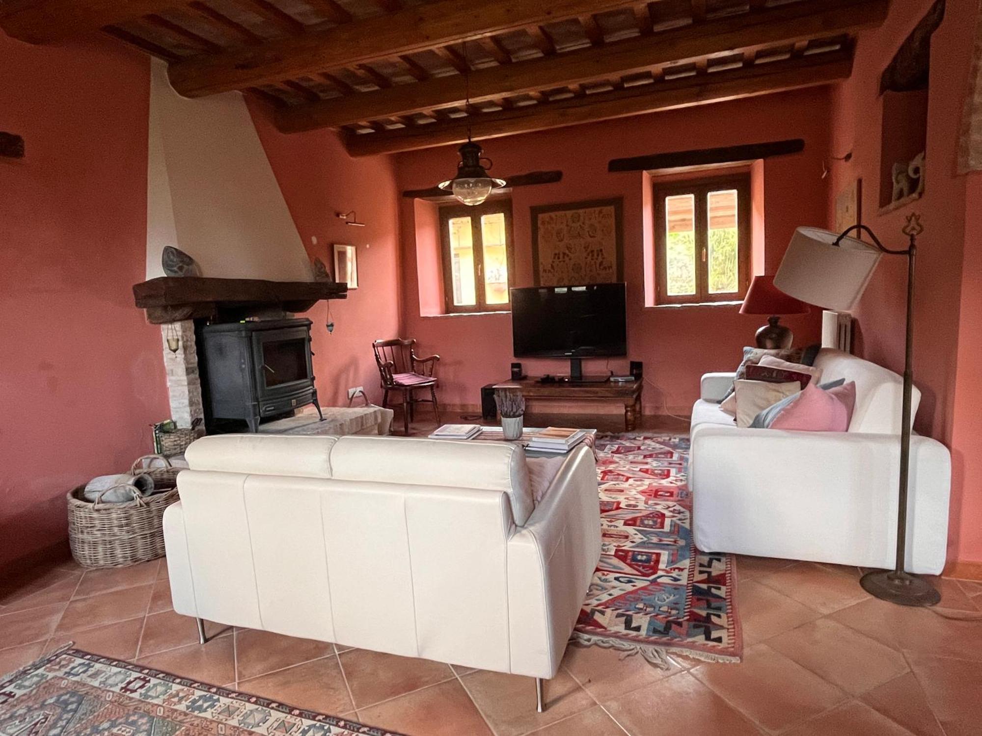 Casa Delle Sorgenti Apartment Montefiore dell'Aso Luaran gambar