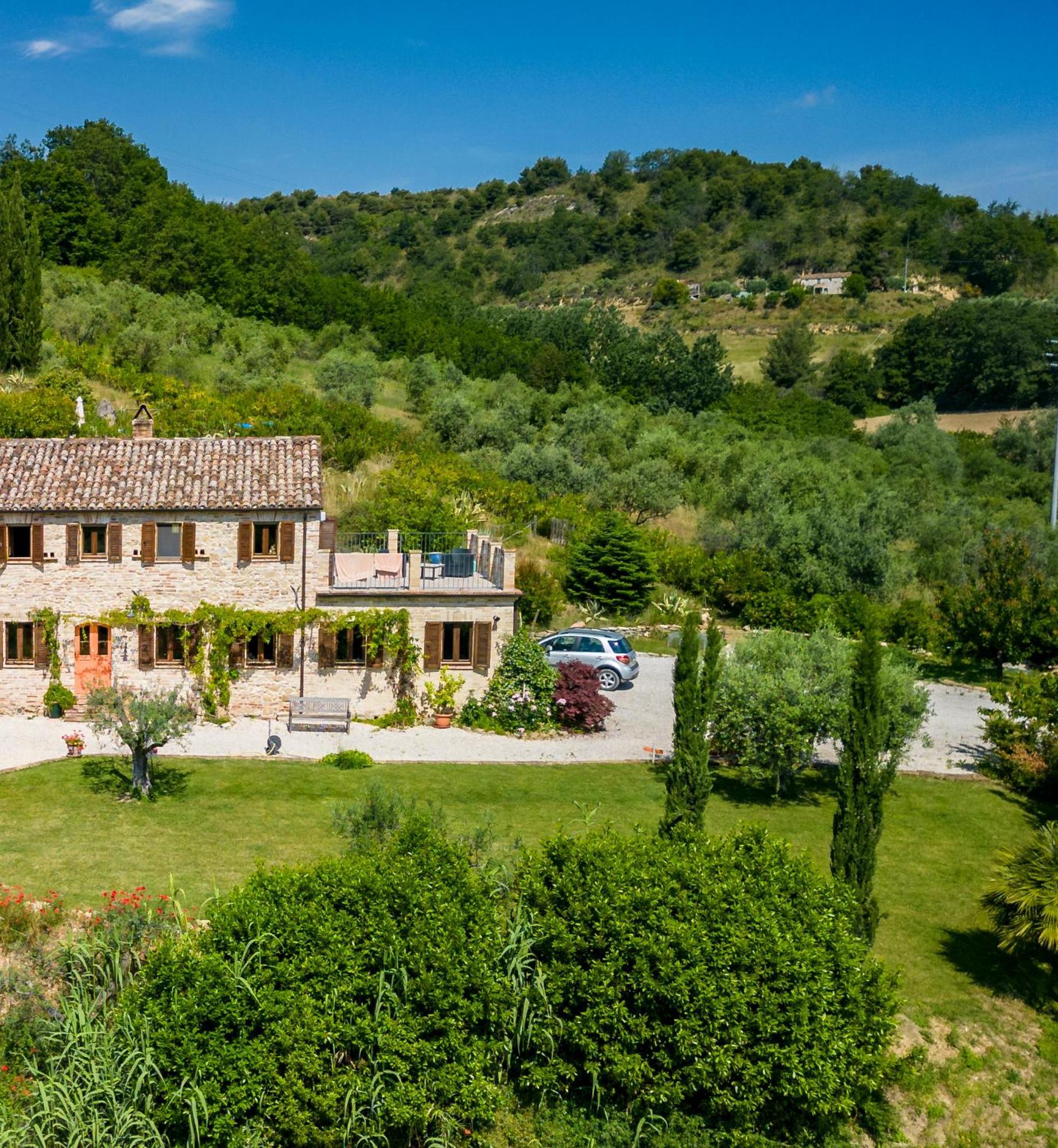 Casa Delle Sorgenti Apartment Montefiore dell'Aso Luaran gambar